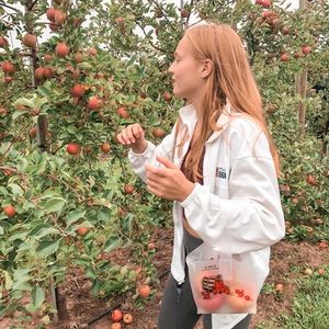 Meet your Posher, Julia